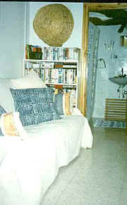 Downstairs bedroom .jpg (19879 bytes)