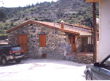 Louvaras cottage for sale in cyprus side.jpg (30848 bytes)