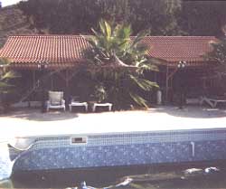 bargain villa.pool and pool room.JPG (13143 bytes)