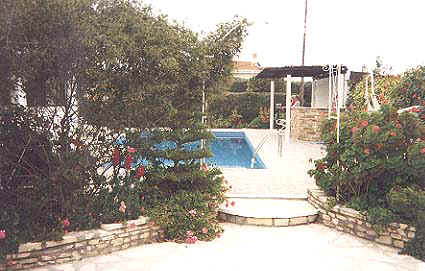 garden and pool erimi.JPG (34443 bytes)