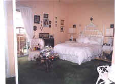 larnaca flat bedroom 1a.jpg (16951 bytes)