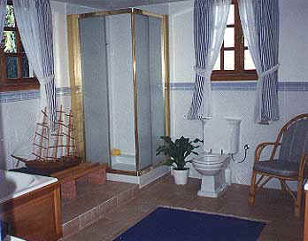 Akrounda bathroom 2 Limassol in cyprus.JPG (22747 bytes)
