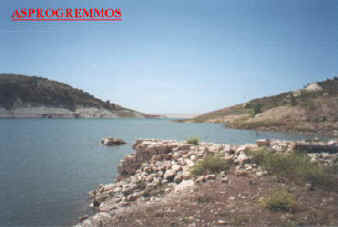 Asprogremmos , dam in cyprus for fishing.jpg (16452 bytes)
