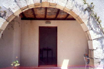 Kamares Villa to rent in cyprus arch.jpg (25117 bytes)
