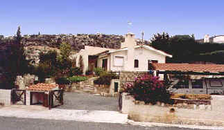 Kamares Villa to rent in cyprus front.jpg (30457 bytes)