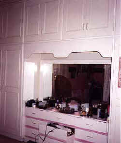 Pink room vanity - property for sale in cyprus.JPG (15323 bytes)