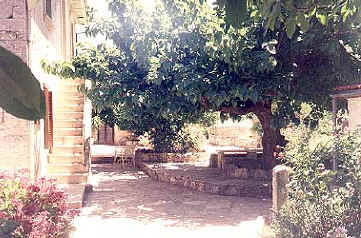 courtyard at Pachna.JPG (46594 bytes)