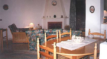 holiday dining pissouri villa in cyprus.jpg (26358 bytes)