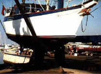 steel yacht in sling.JPG (20231 bytes)